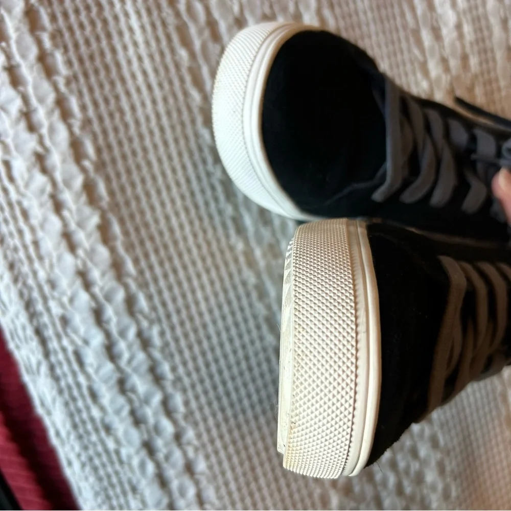 Blondo Waterproof Leather Sneakers. Size 8.